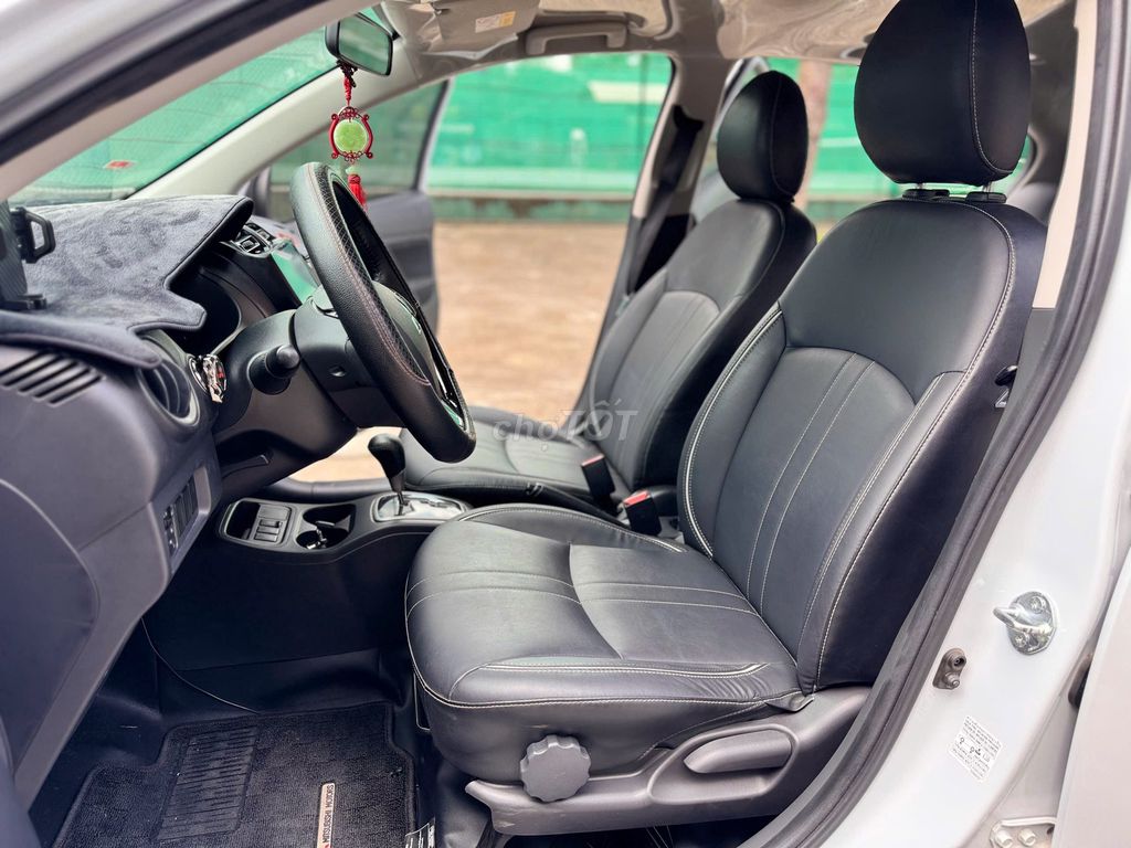 Белый Mitsubishi Mirage, 5 мест, бензин
