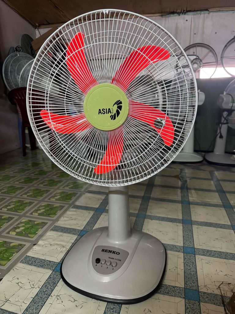 Quạt đứng Senko L1338 Trắng, Đỏ chạy mạnh còn đẹp. Mua bán Quạt tại Quận 1 Tp Hồ Chí Minh được đăng bởi Chú Nghị BÁN QUẠT VÀ SỬA ĐỒ ĐIỆN CŨ hình 1