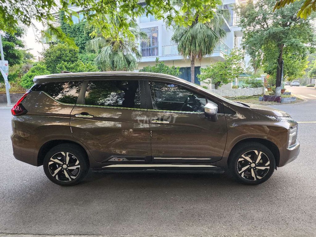 Mitsubishi Xpander, 7 мест, автомат, коричневый