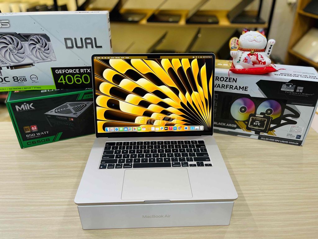 Macbook M2 15inch Maxoption 24G/2T Pin 100%