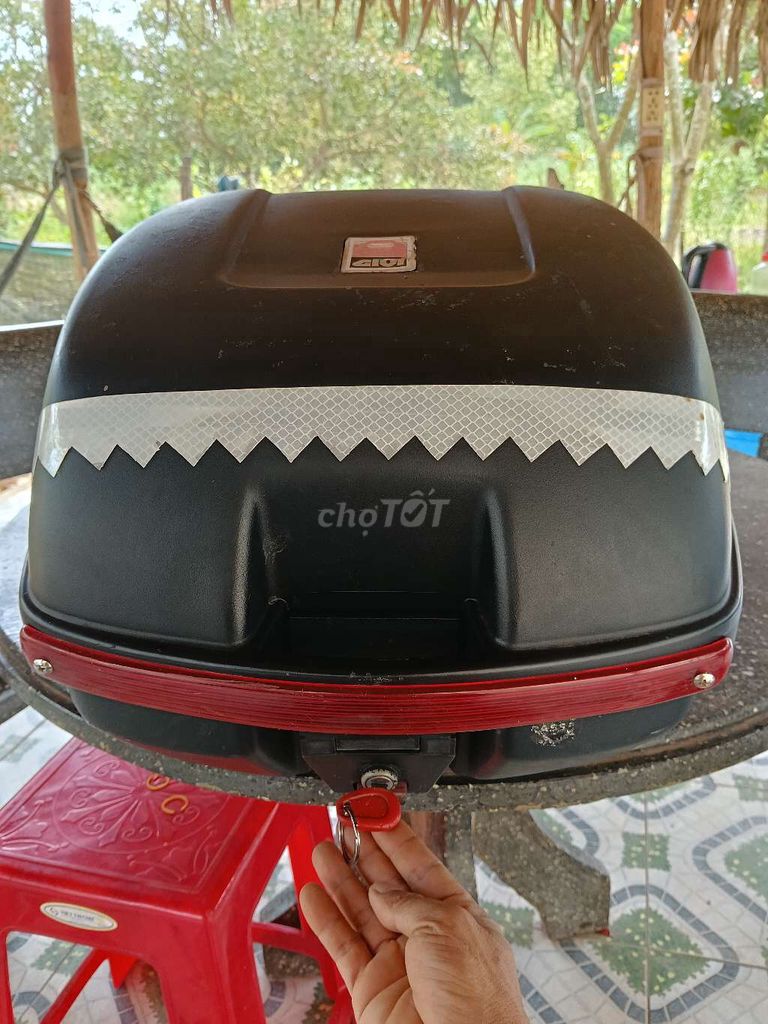 Thùng Givi 27L chính hảng+ ba ga givi hảng đa năng. Mua bán Phụ tùng xe tại Huyện Hàm Tân Bình Thuận được đăng bởi Ngo duy nhan hình 4