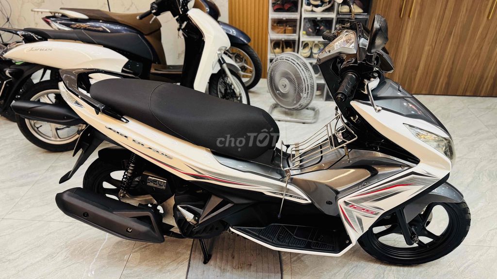 Honda AirBlade 125cc Trắng xám - BSTP. Mua bán Xe máy tại Quận Tân Phú Tp Hồ Chí Minh được đăng bởi Phan Văn Thức  hình 2