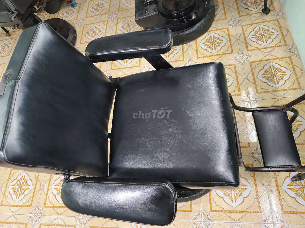 Ghế hớt tóc Nam Da Đen Đã qua sử dụng. Mua bán Bàn ghế tại Thành phố Vĩnh Long Vĩnh Long được đăng bởi Khong truc giang hình 1