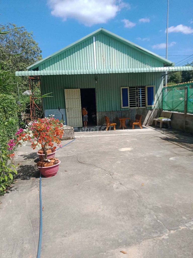 Đất vườn mặt tiền đường