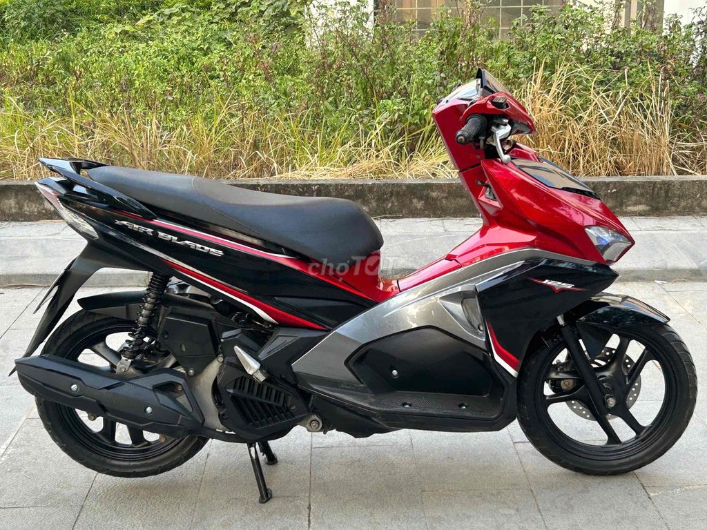 Honda Air Blade 2017 Đỏ đen. Mua bán Xe máy tại Quận Nam Từ Liêm Hà Nội được đăng bởi Xe Máy Đức Dũng hình 3