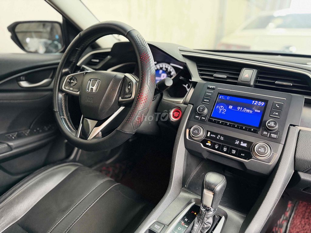 Honda Civic 1.8 2018 белый Вьетнам