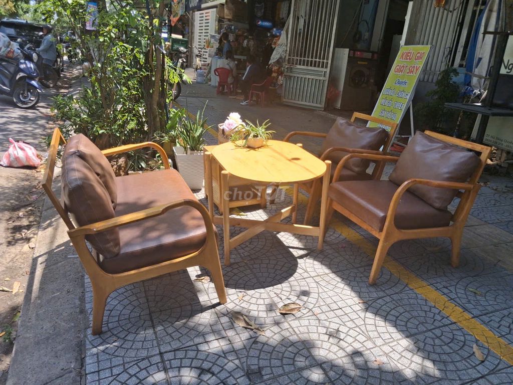 Thanh lý Bộ sofa khung sồi nệm da nâu,  kèm bàn. Mua bán Bàn ghế tại Quận Cẩm Lệ Đà Nẵng được đăng bởi Nguyễn Gia hình 1