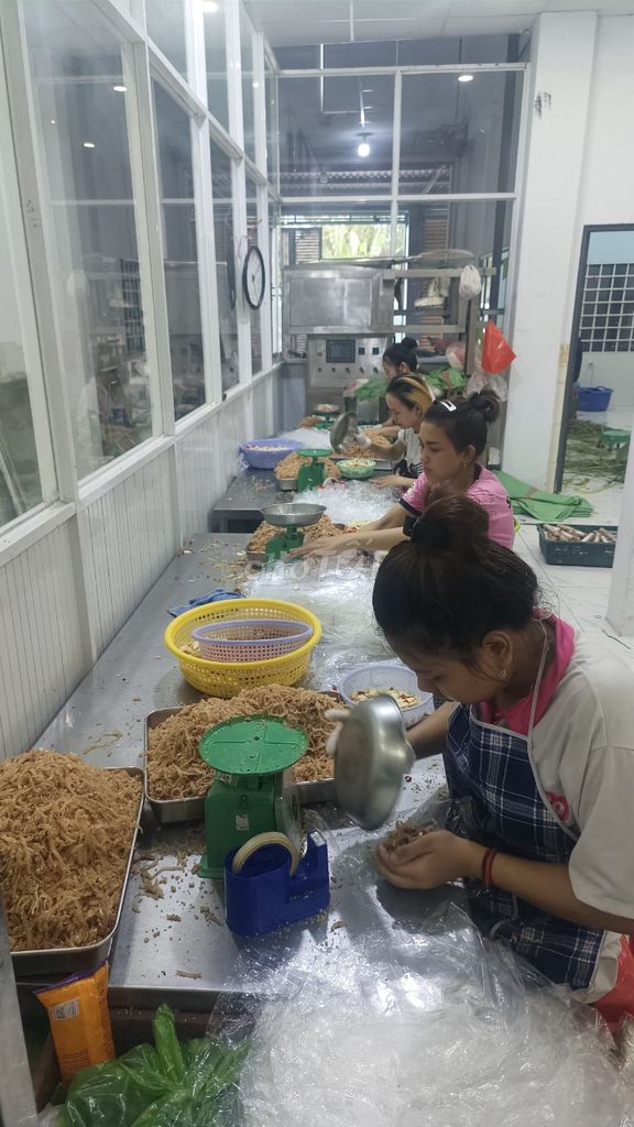 TUYỂN NỮ LĐPT NGỒI GÓI NEM CHẢ TRÉ (có chỉ việc). Việc làm tại Huyện Hóc Môn Tp Hồ Chí Minh được đăng bởi Cơ Sở Thực Phẩm XUÂN TRANG hình 3