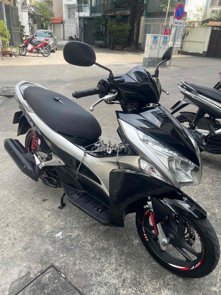 Honda Air Blade 2011 Đen Bạc bstp chính chủ. Mua bán Xe máy tại Quận 5 Tp Hồ Chí Minh được đăng bởi A Hà hình 2