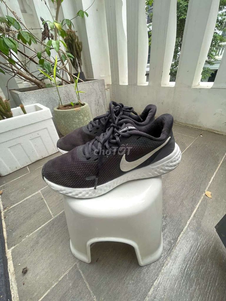 Giày thể thao Nike Revolution 5 size 40. Mua bán Giày dép tại Huyện Đan Phượng Hà Nội được đăng bởi John Phạm Chuyên Giày 2hand hình 1