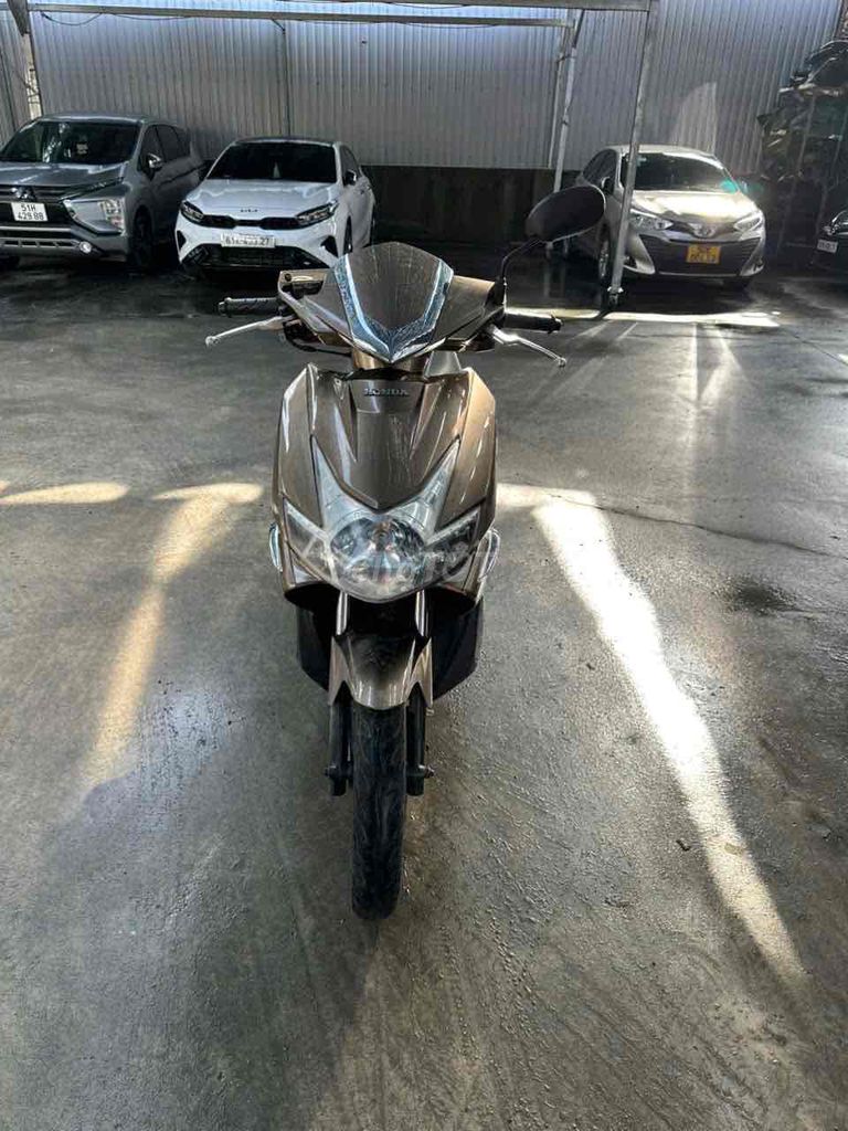 Honda Airblade 110 Fi màu vàng đồng 3D hoa văn. Mua bán Xe máy tại Quận 11 Tp Hồ Chí Minh được đăng bởi Thịnh hình 5