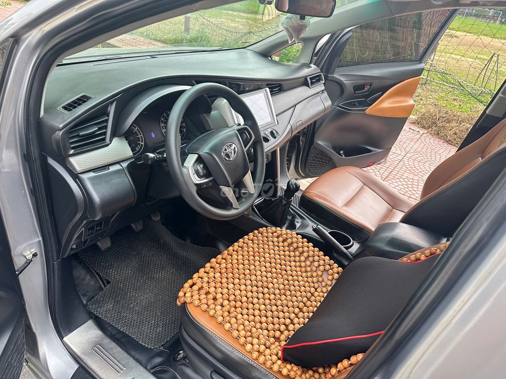 Toyota INNOVA 2.0E cuối 2017 số tay. Xe đẹp. Mua bán Ô tô tại Huyện Sóc Sơn Hà Nội được đăng bởi Salon Auto Đào Hằng hình 20