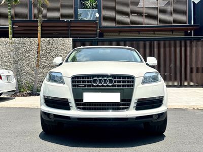 Audi Q7 2009 màu trắng 7 chổ