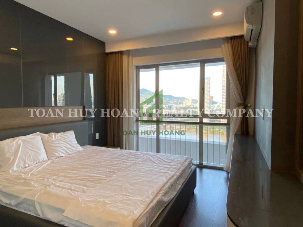 Spacious Hàn River-view apartment at Indochina — photo 12