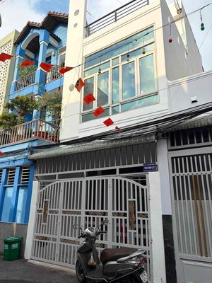 NHÀ 1T2L 2PN 3WC GẦN BỆNH VIỆN LÊ VĂN THỊNH Q2