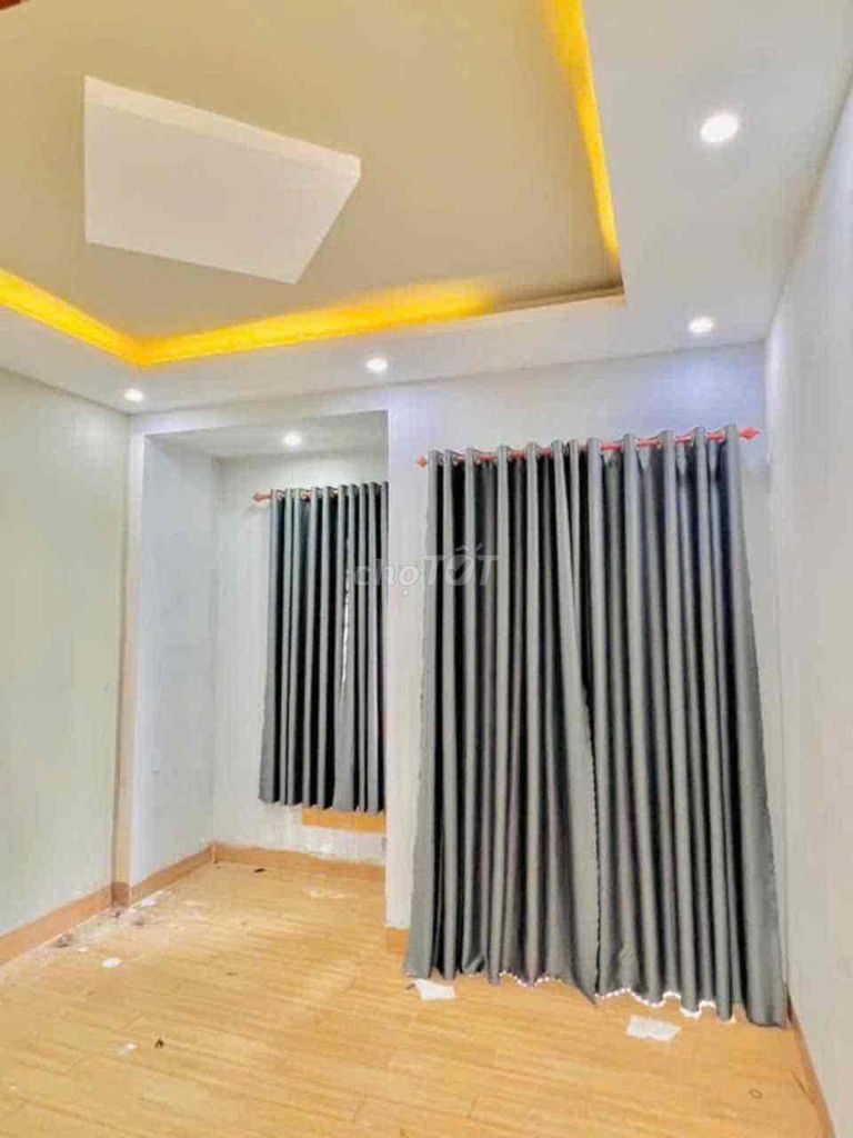 Bán Nhà Lầu Kiên Cố - Hẻm Liên Tổ 3-4 Nguyễn Văn Cừ 100m2