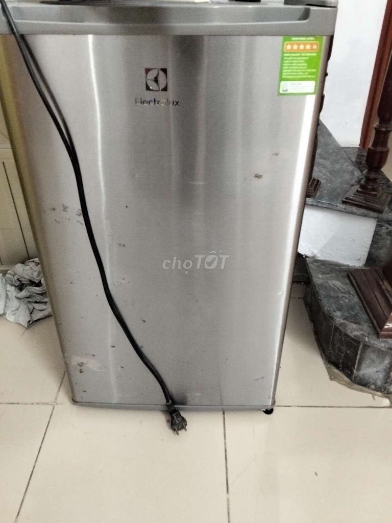 Tủ lạnh Electrolux EUM0900SA 85L. Mua bán Tủ lạnh tại Quận Thanh Xuân Hà Nội được đăng bởi Lê minh quốc hình 1