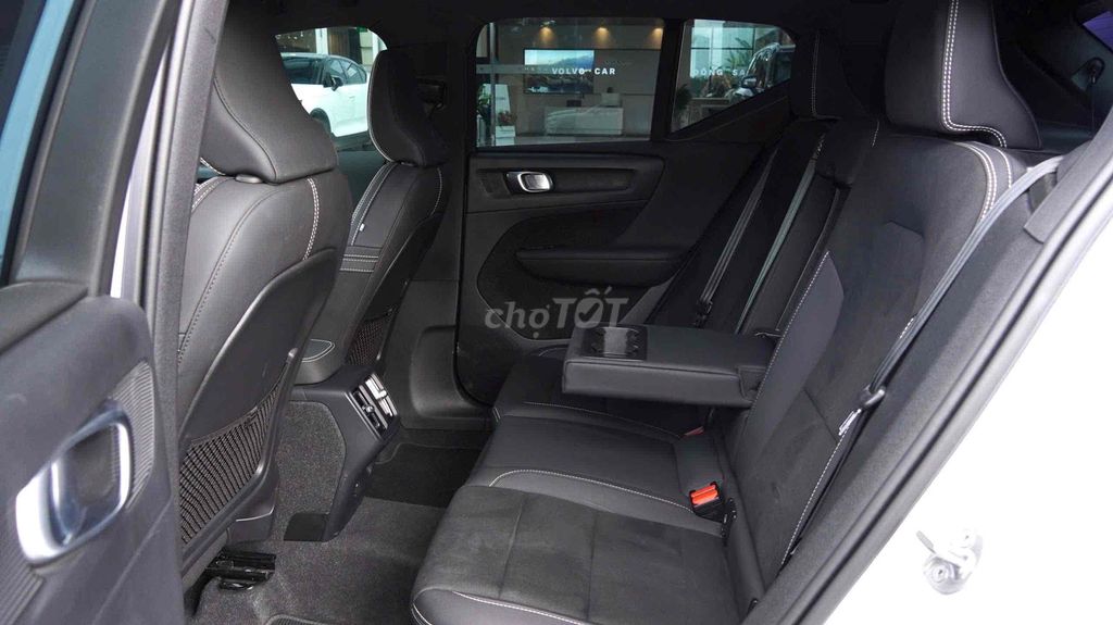 Volvo XC40 2025 Cloud Blue 22.500 km