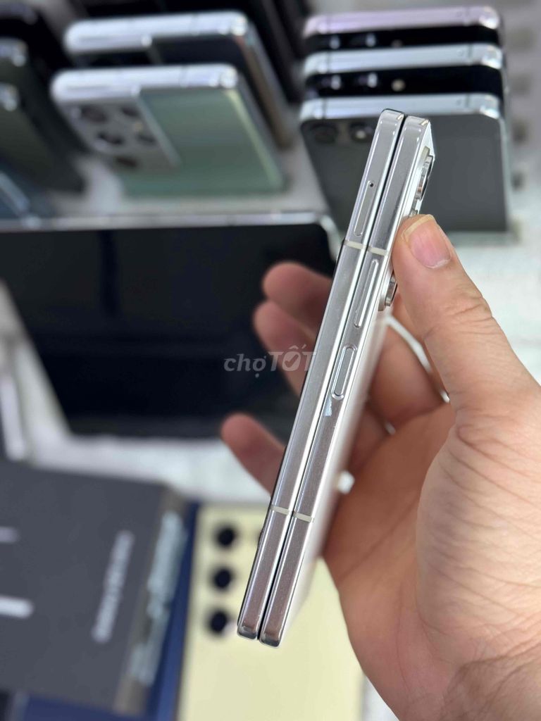Samsung fold5 - 12/512gb - 2 sim 2 sóng - có bh. Mua bán Điện thoại tại Quận 10 Tp Hồ Chí Minh được đăng bởi Minh Sam hình 2