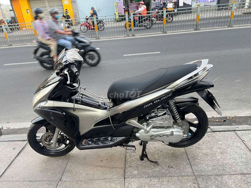 Honda air blade 2012 mới 90% biển số thành phố. Mua bán Xe máy tại Quận Tân Phú Tp Hồ Chí Minh được đăng bởi Tuanduy hình 5