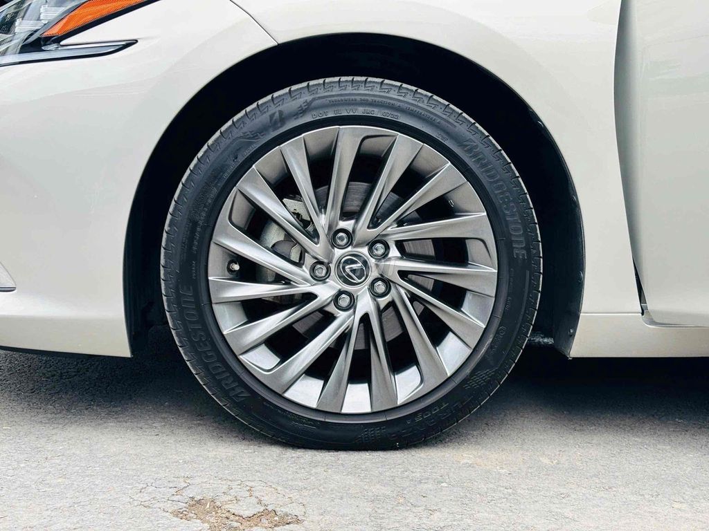 Lexus ES250 - 28000 km. Mua bán Ô tô tại Quận 8 Tp Hồ Chí Minh được đăng bởi Cửa hàng ô tô cũ TRUST CARS hình 7