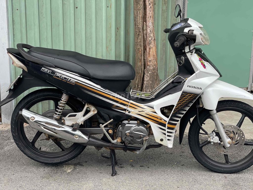 Белый номерной знак Honda Wave Blade 60 бронзовый