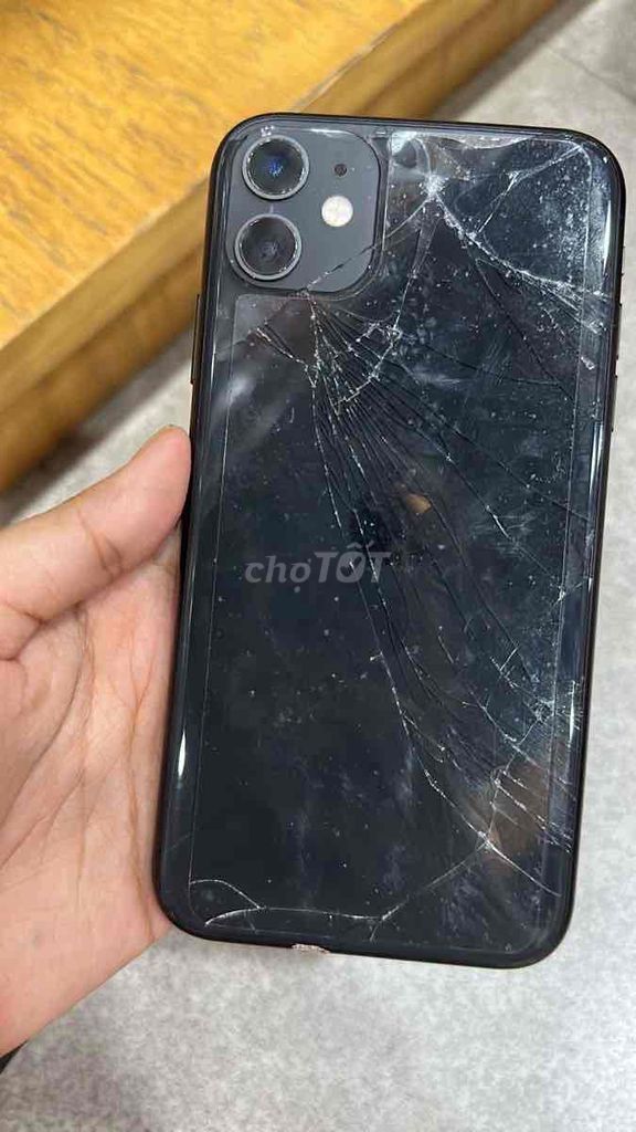 Apple iPhone 11 64GB Đen Vỡ lưng. Mua bán Điện thoại tại Huyện Ba Vì Hà Nội được đăng bởi Le Quyenanh hình 1