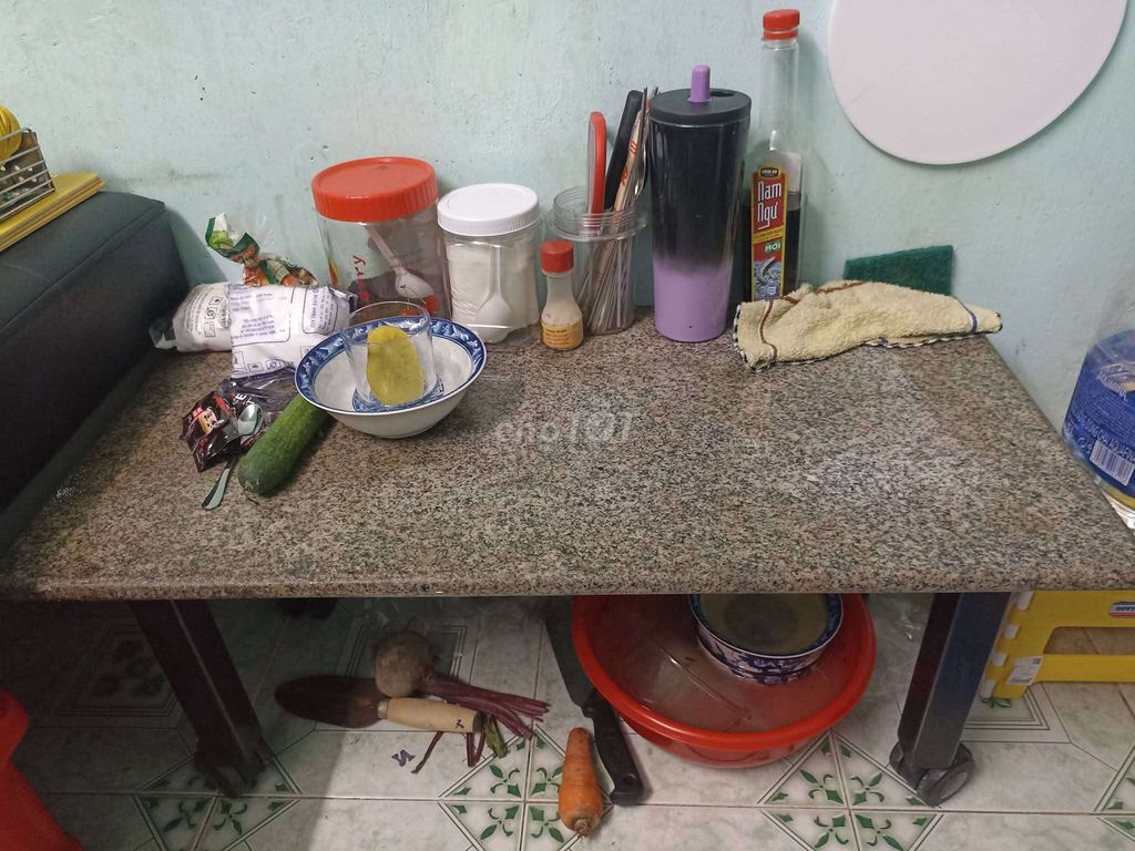 Bàn bếp đá sắt có bánh xe. Mua bán Bàn ghế tại Thành phố Thủ Đức Tp Hồ Chí Minh được đăng bởi Dương Ngọc hình 1