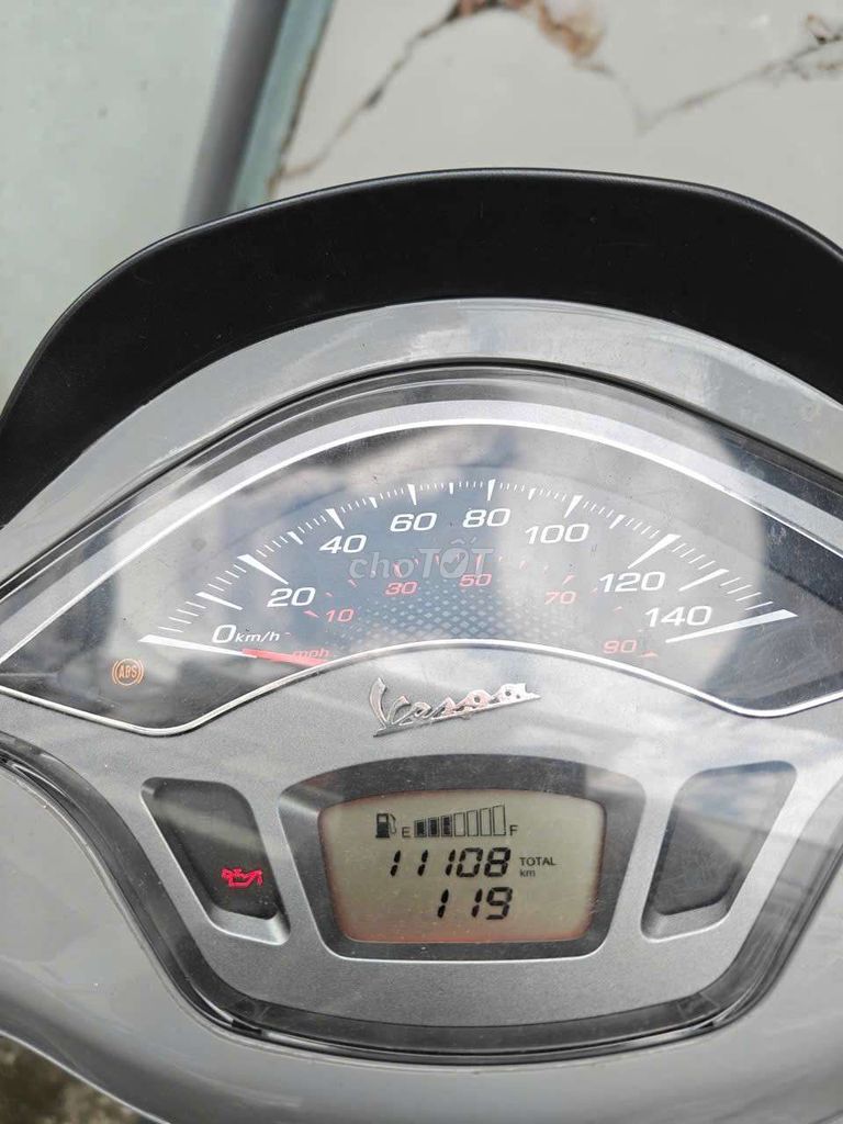 Принт Piaggio Vespa 2021 проехал 10 000 км.