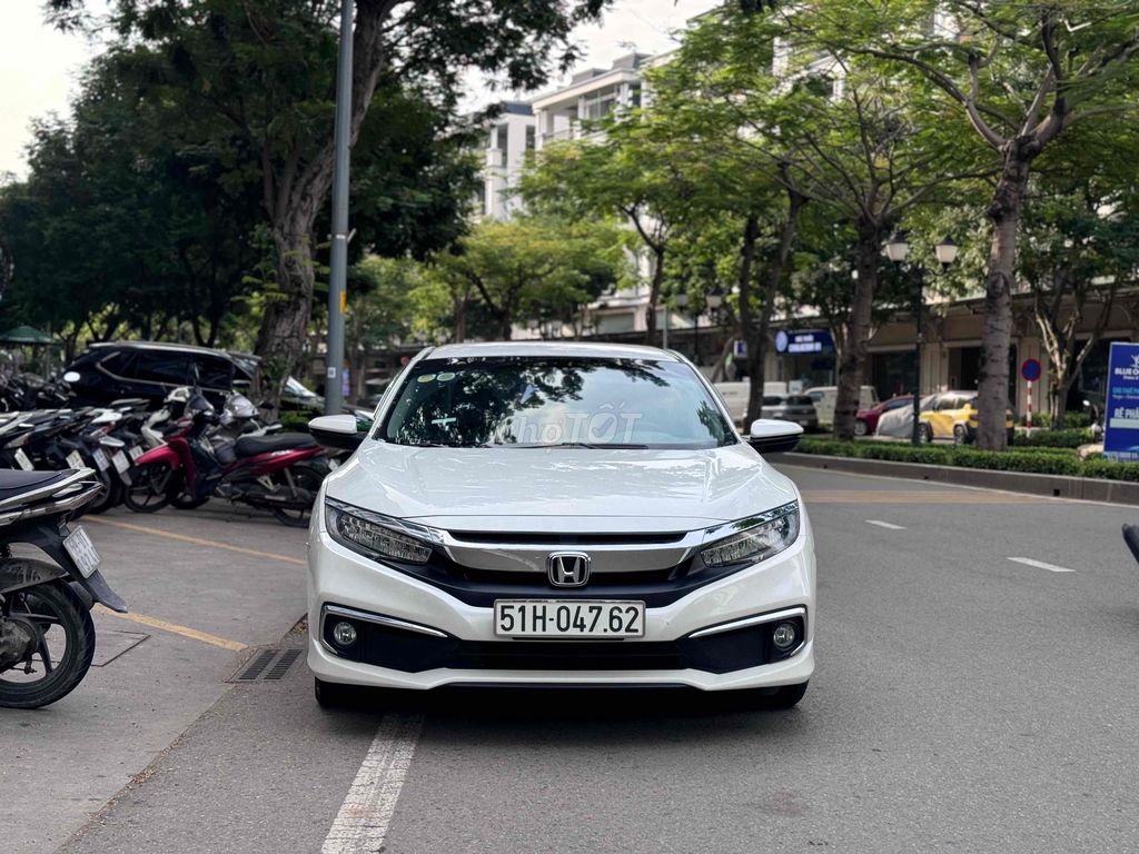 Honda Civic Белый АКПП 5 мест Бензин