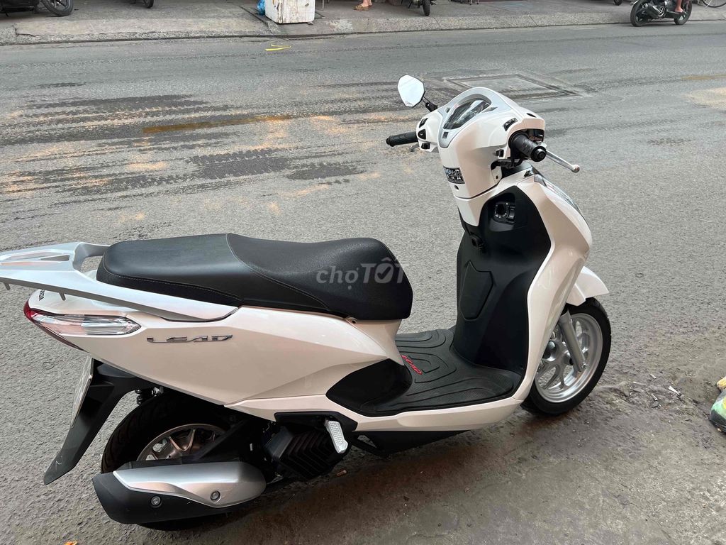 Honda Lead белый, скутер