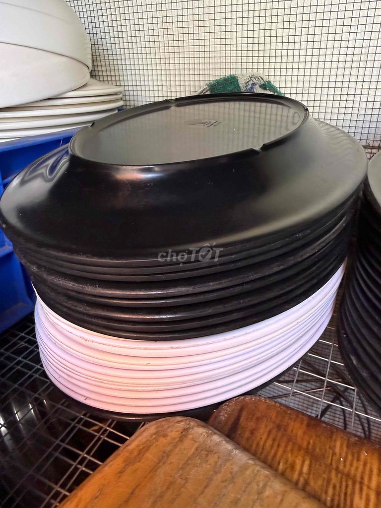 Chén bát dĩa nhựa Đen, trắng. Mua bán Dụng cụ nhà bếp tại Quận Liên Chiểu Đà Nẵng được đăng bởi Meo Hoang hình 1