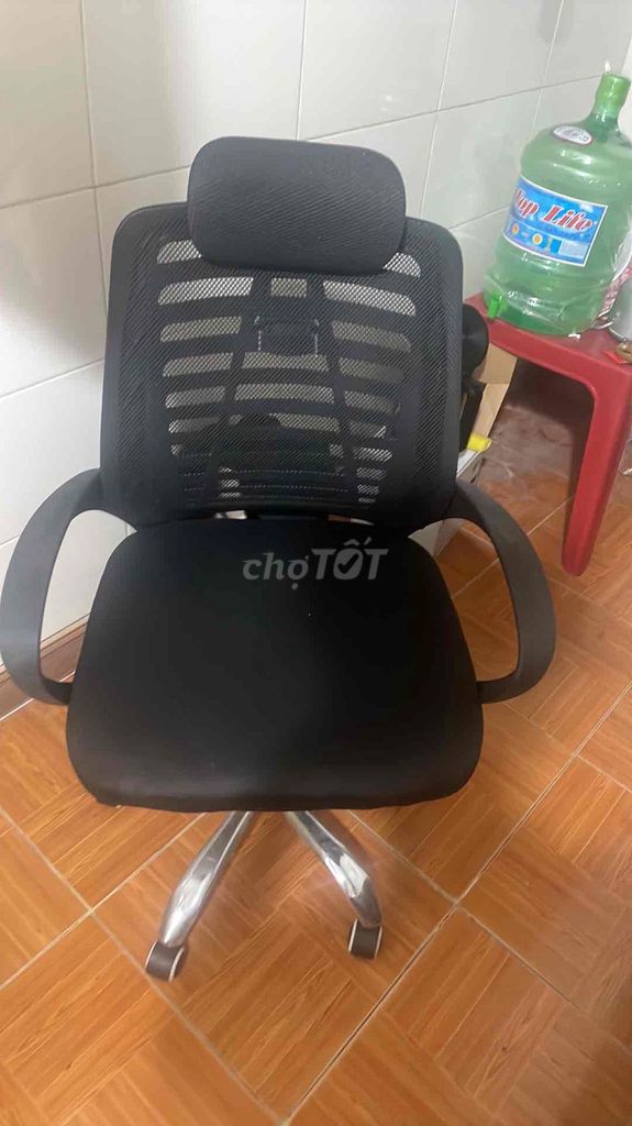 Ghế xoay văn phòng Đen Lưới, vải, kim loại. Mua bán Bàn ghế tại Quận Liên Chiểu Đà Nẵng được đăng bởi Nguyễn Hoàng Quân hình 1