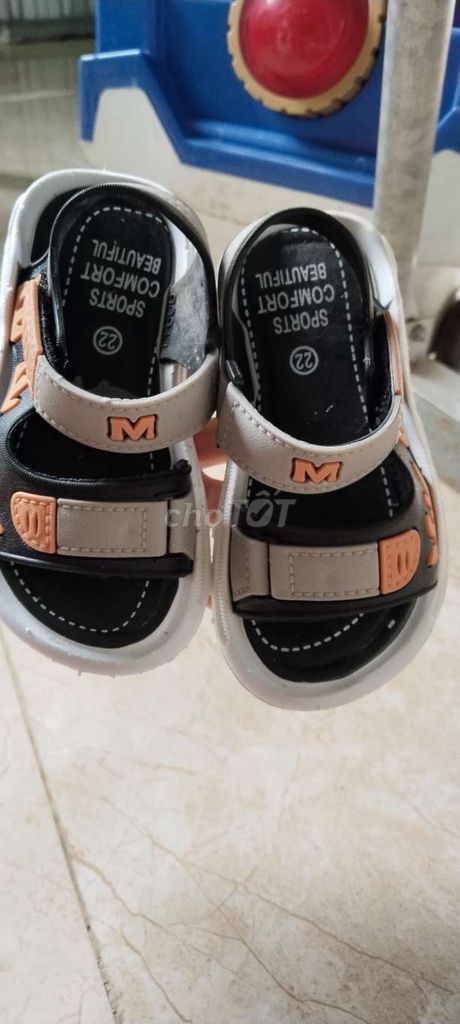 Dép quai hậu Bé Đen cam trắng size 22. Mua bán Mẹ và bé tại Huyện Tháp Mười Đồng Tháp được đăng bởi Thảo  hình 1