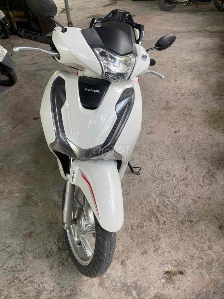 Хонда SH 150 АБС 2018 Белая 9000 км