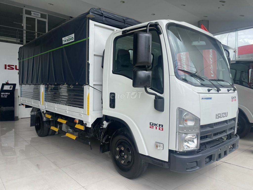 Isuzu QKR210 2023 - 540tr thùng 4.4m tải 1.995 kg