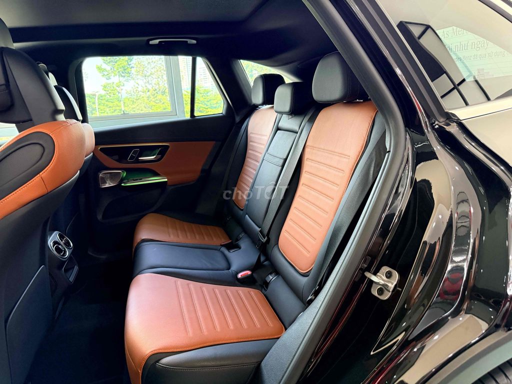 Mercedes-Benz GLC300 AMG 2023 V1 5380 km Đen. Mua bán Ô tô tại Quận 7 Tp Hồ Chí Minh được đăng bởi Hoàng Used Car hình 10