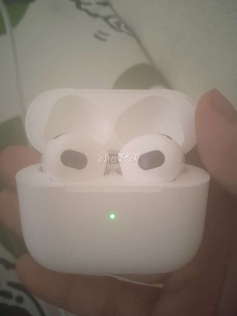 Tai nghe không dây Apple AirPods 3 Trắng. Mua bán Tivi, Âm thanh tại Thành phố Điện Biên Phủ Điện Biên được đăng bởi Quyen Luong hình 1