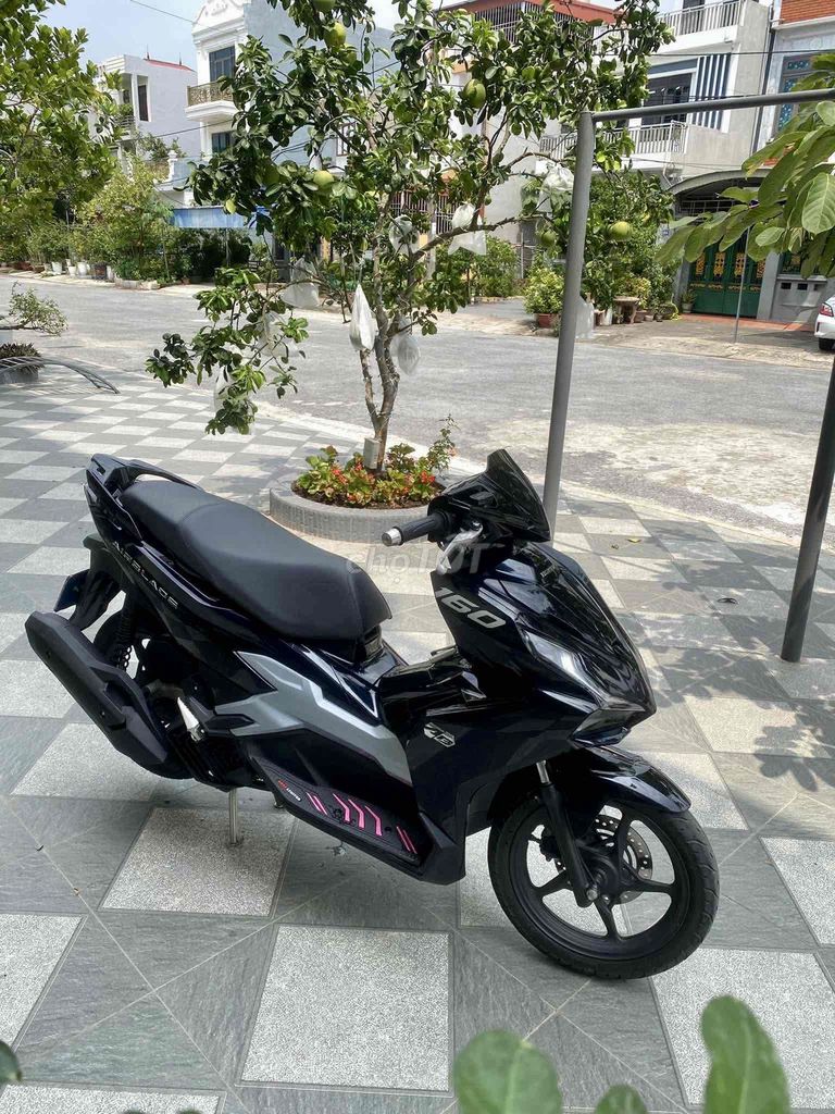 Honda Air Blade 125cc 2023 черный глянец 15.000 км