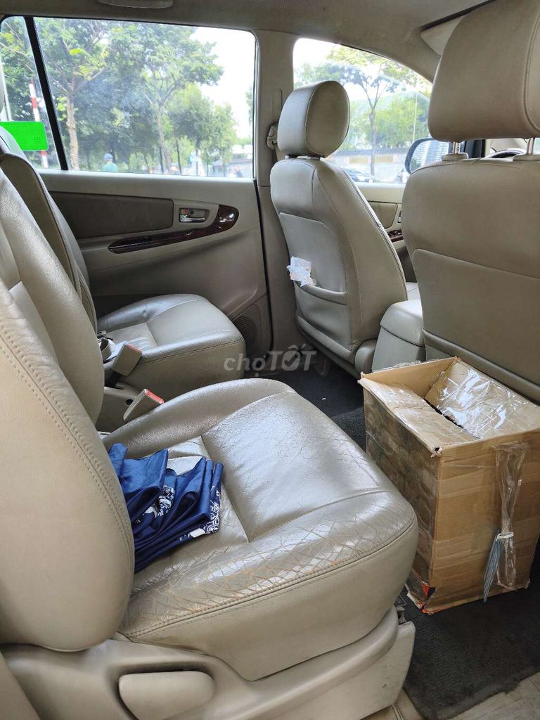 Toyota Innova V 2016 Tự động Vàng cát 7 chỗ