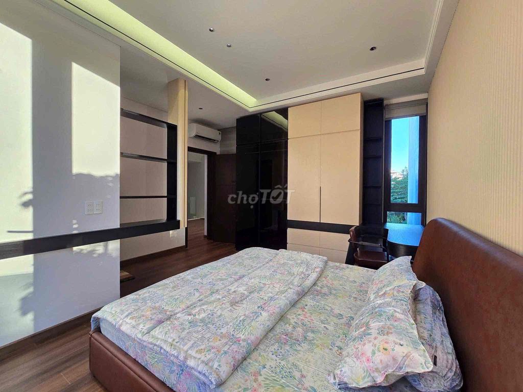 Spacious 3-storey family villa in Nại Hiên Đông — photo 7