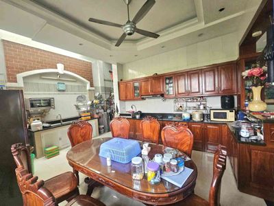 Nhà phố 119 m² · 5 PN · Đường Quốc lộ 1