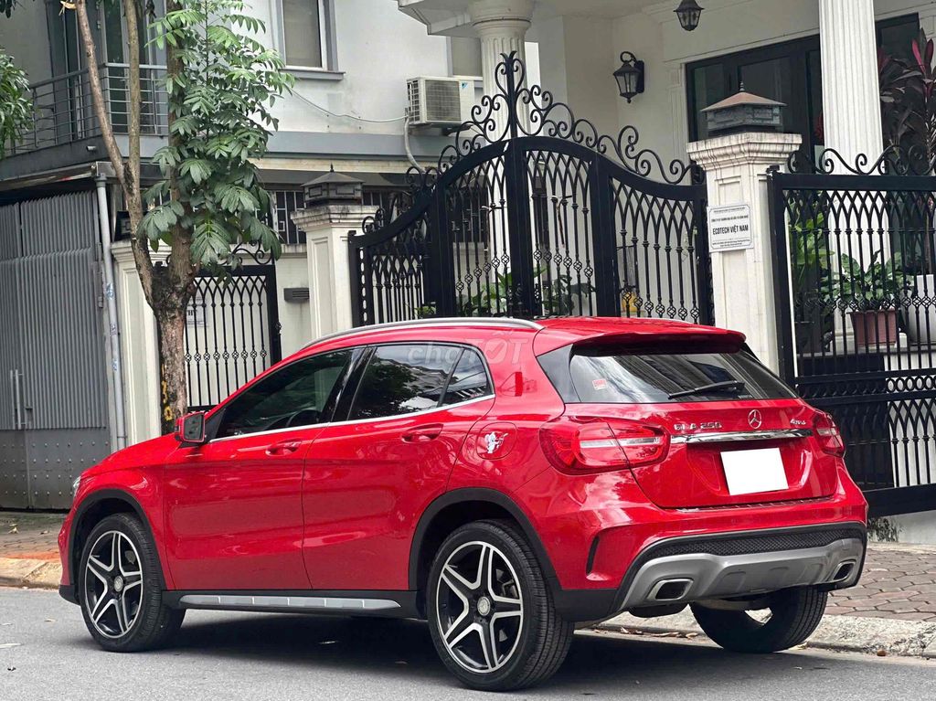 Mercedes Benz GLA250 AMG 4Matic sx 2016 màu đỏ. Mua bán Ô tô tại Quận Cầu Giấy Hà Nội được đăng bởi Cao Quý hình 4