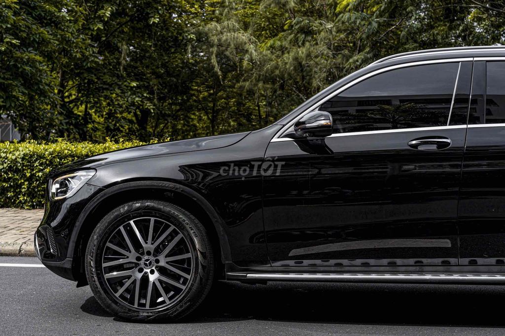 GLC200 4MATIC 2023 màu đen cá nhân 1 chủ siêu đẹp. Mua bán Ô tô tại Quận 7 Tp Hồ Chí Minh được đăng bởi Dương Phương hình 8