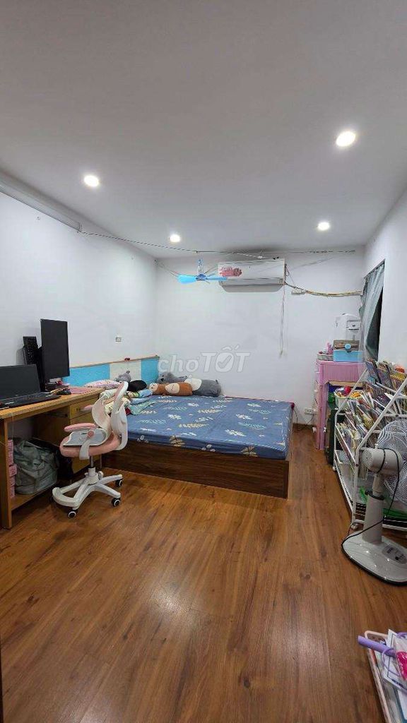 Продается квартира Kien Hung Ha Dong площадью 60,8 м², 2 спальни, 2 спальни, 2 туалета, угловая квартира за 2,85 миллиарда долларов