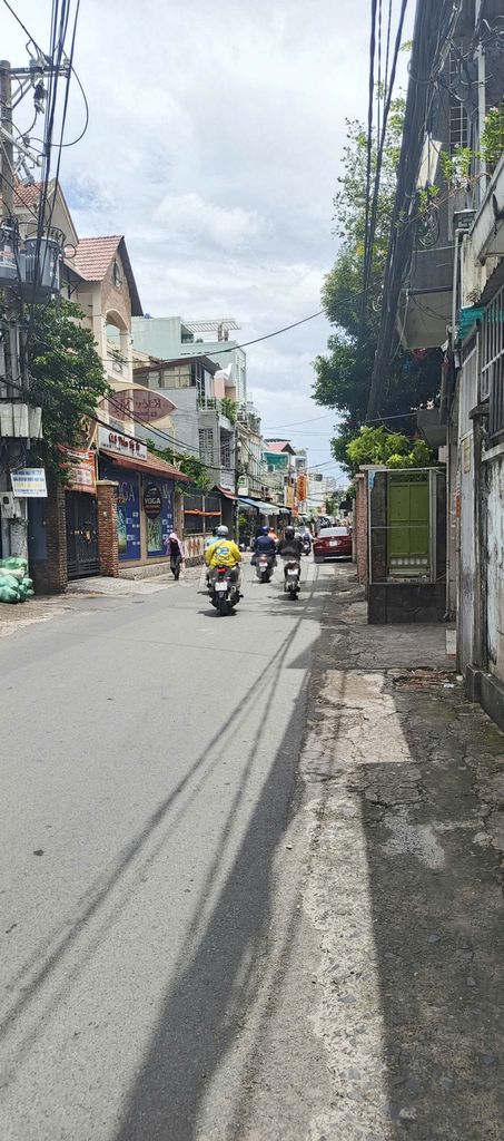 Дом 85 кв.м возле парка Le Thi Rieng, центр Сайгона