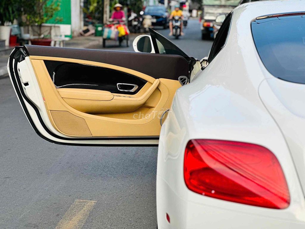 Bentley Continental Model 2014 W12 - 14000 km. Mua bán Ô tô tại Quận 8 Tp Hồ Chí Minh được đăng bởi Hồng Phúc hình 8