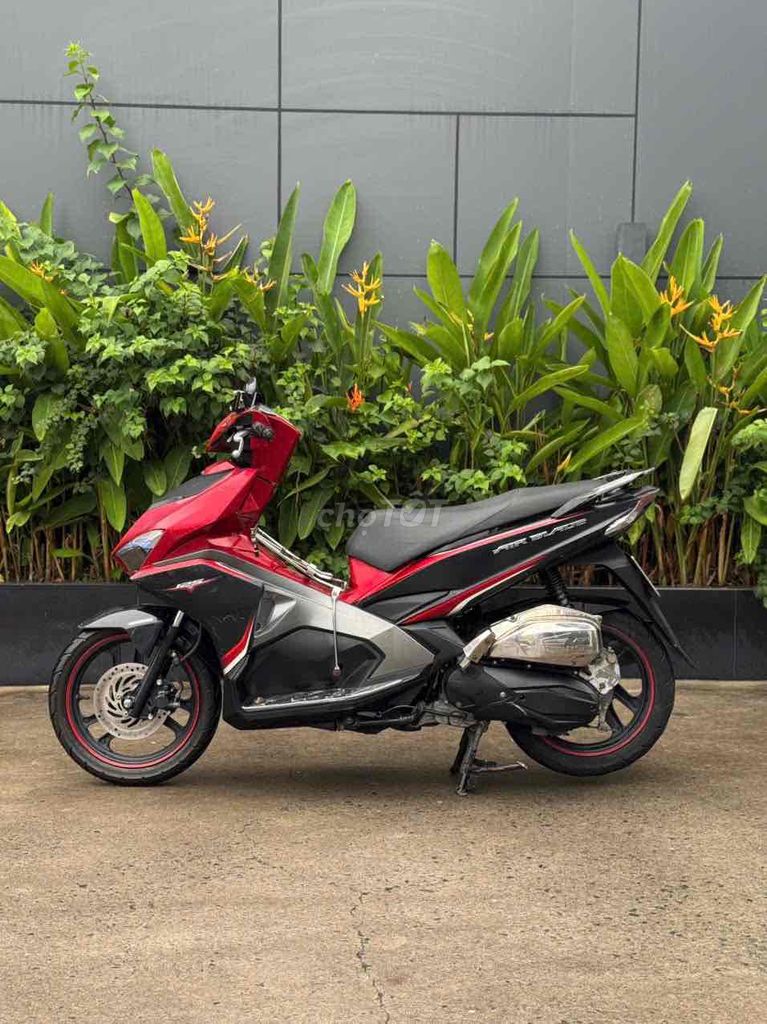 Honda Air Blade 2016 Красно-черный Вьетнам