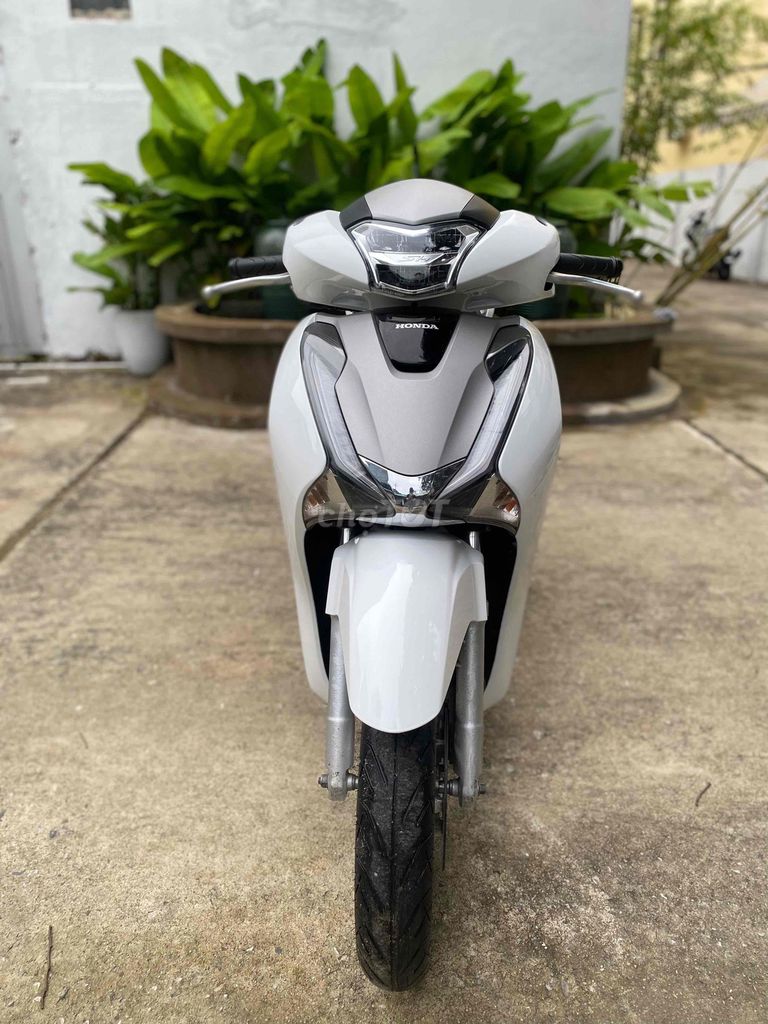 Sh 125 trắng đk 2018 xe đẹp máy rin êm chính chủ. Mua bán Xe máy tại Quận Thanh Khê Đà Nẵng được đăng bởi Long hình 2