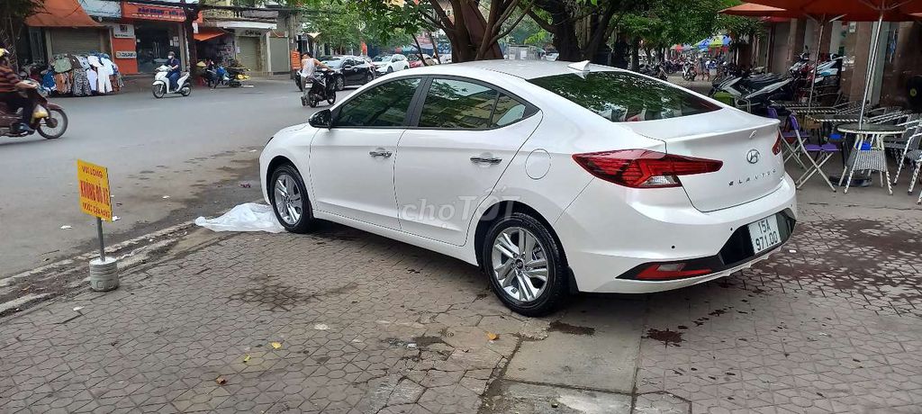 Hyundai Elantra 2022 белый